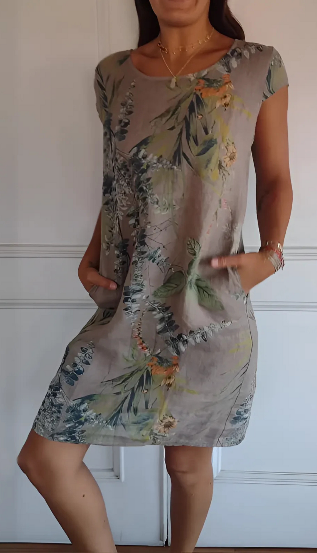 SOLIS | Elegant och Bekväm Klänning med Rund Urrigning