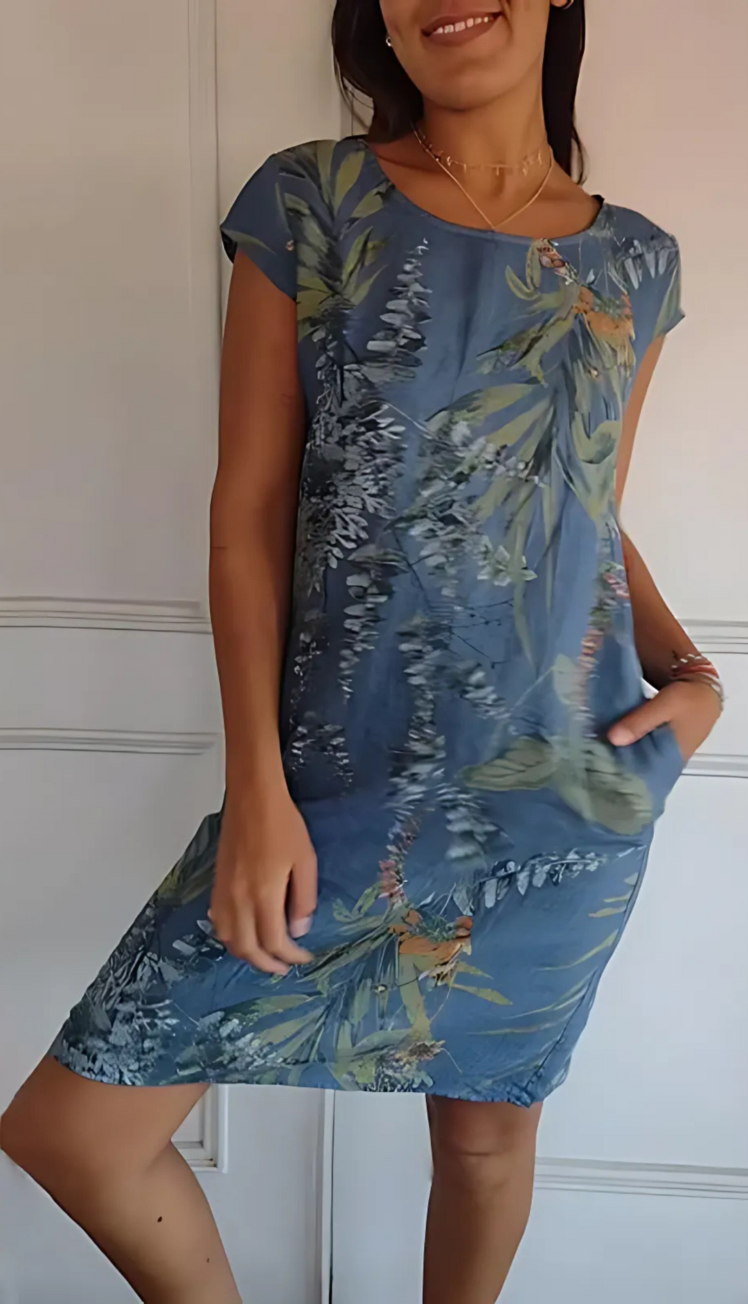 SOLIS | Elegant och Bekväm Klänning med Rund Urrigning